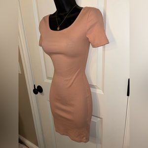 H&M Fitted Round Neck Pink Rose Colored Dress. Size XS